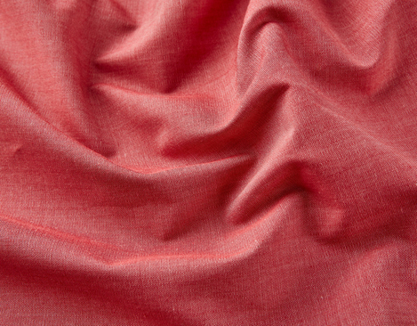 Bio-Chambray Stoff aus kbA Baumwolle in Natur und Rot von Cotonea fabrics