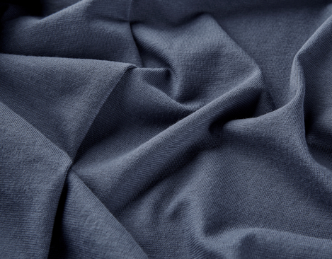 Single-Jersey Stoff aus kbA Baumwolle in Steinblau von Cotonea fabrics