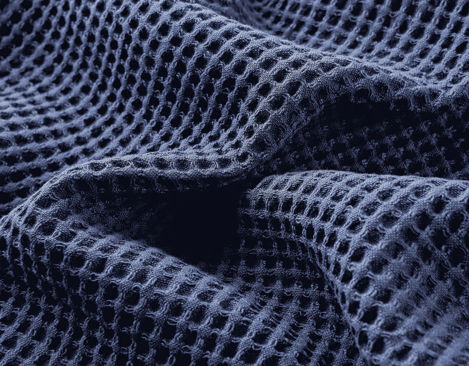 Bio Waffelpikee Stoff aus kbA Baumwolle mit großem Muster in Steinblau von Cotonea